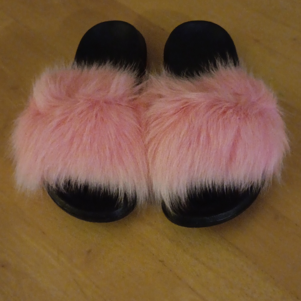 NEW Pink Faux Fur Slides
